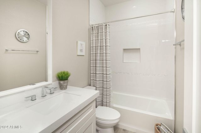 8918 E MAPLE Drive, Scottsdale, AZ 85255