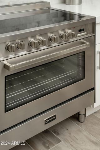 8918 E MAPLE Drive, Scottsdale, AZ 85255