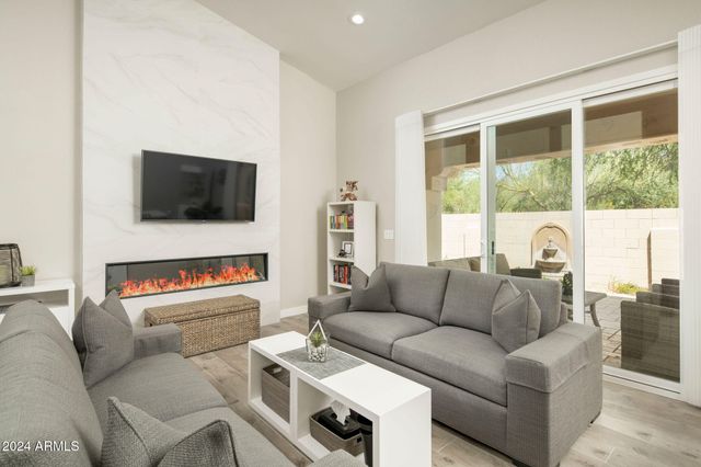 8918 E MAPLE Drive, Scottsdale, AZ 85255