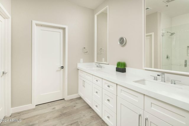 8918 E MAPLE Drive, Scottsdale, AZ 85255