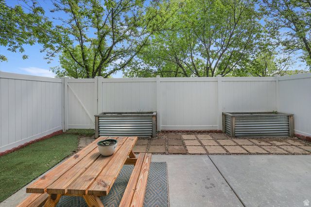 419 N KENT DR, North Salt Lake, UT 84054