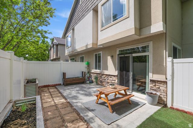 419 N KENT DR, North Salt Lake, UT 84054