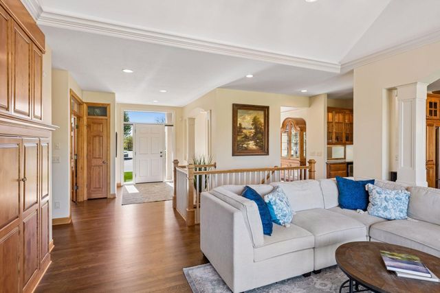 1676 Isabella Parkway, Chaska, MN 55318