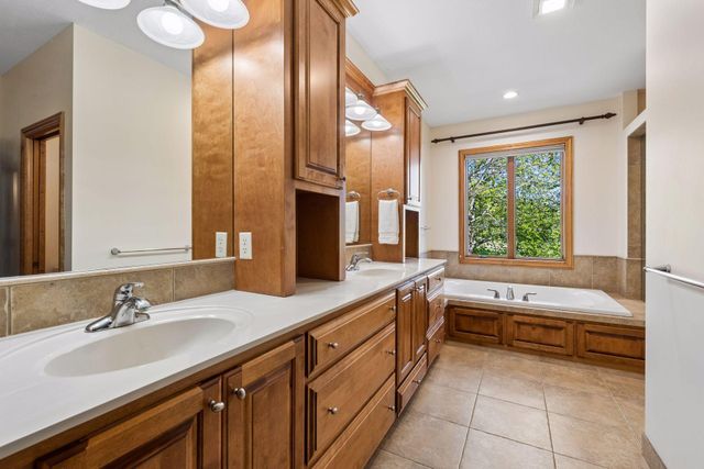 1676 Isabella Parkway, Chaska, MN 55318