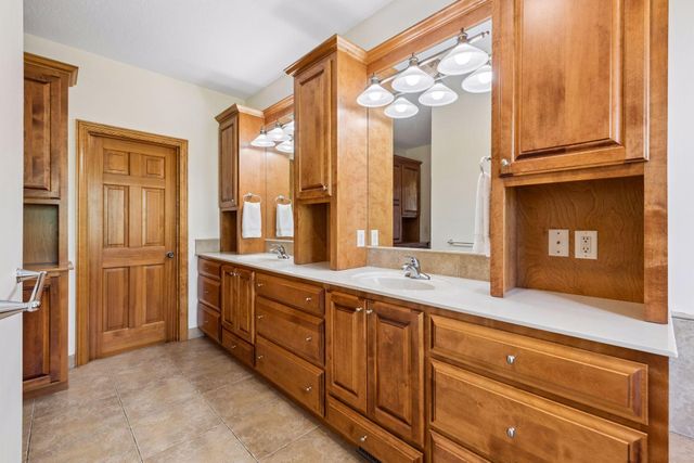 1676 Isabella Parkway, Chaska, MN 55318