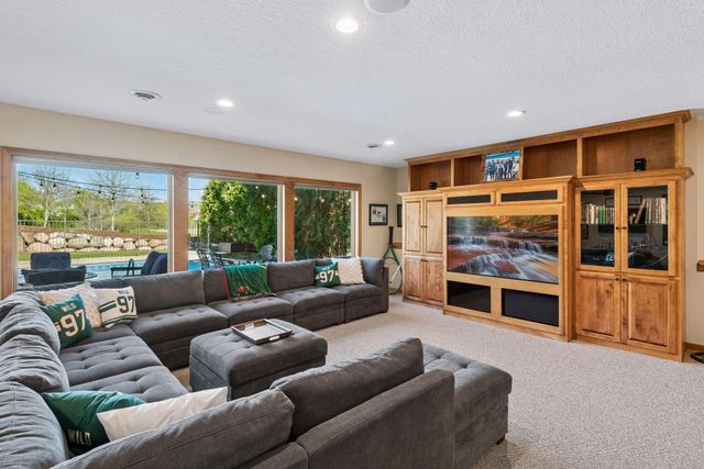 1676 Isabella Parkway, Chaska, MN 55318