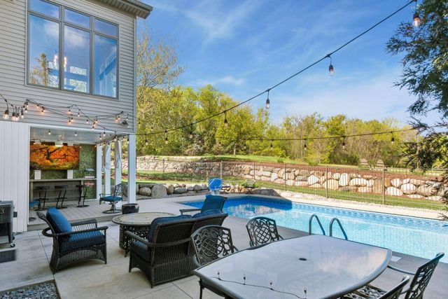 1676 Isabella Parkway, Chaska, MN 55318