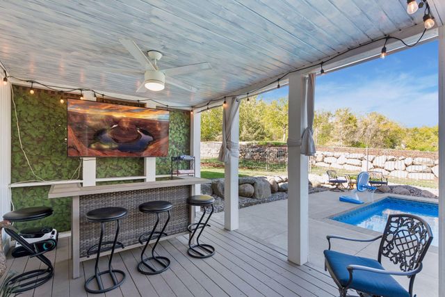 1676 Isabella Parkway, Chaska, MN 55318