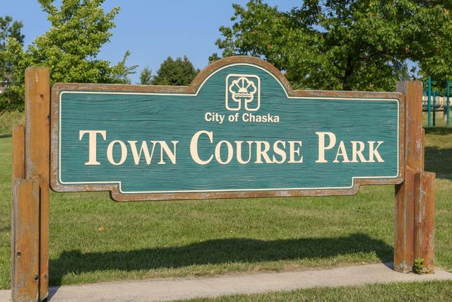 1676 Isabella Parkway, Chaska, MN 55318
