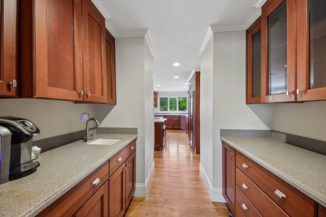 1152 Terre Drive, Libertyville, IL 60048