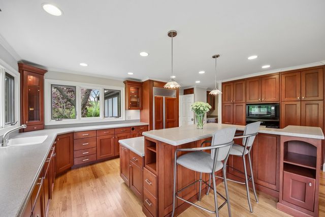 1152 Terre Drive, Libertyville, IL 60048