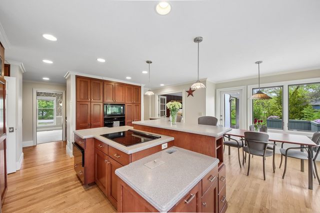 1152 Terre Drive, Libertyville, IL 60048
