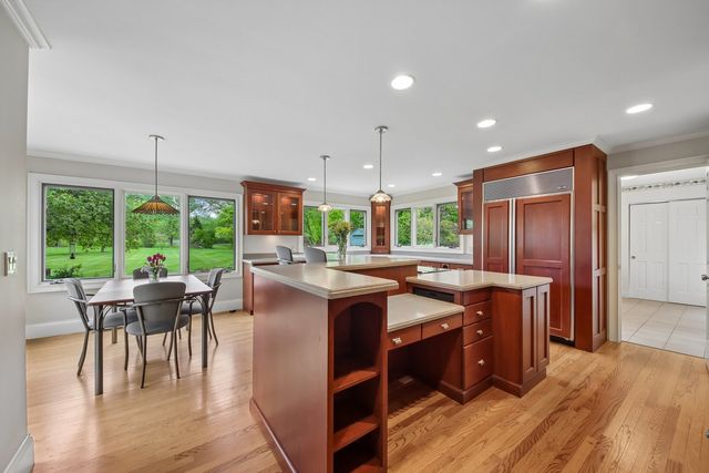 1152 Terre Drive, Libertyville, IL 60048