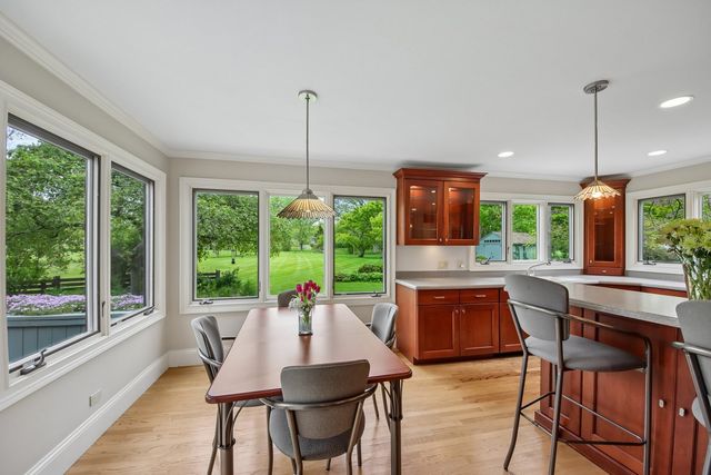 1152 Terre Drive, Libertyville, IL 60048