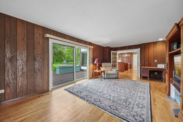 1152 Terre Drive, Libertyville, IL 60048