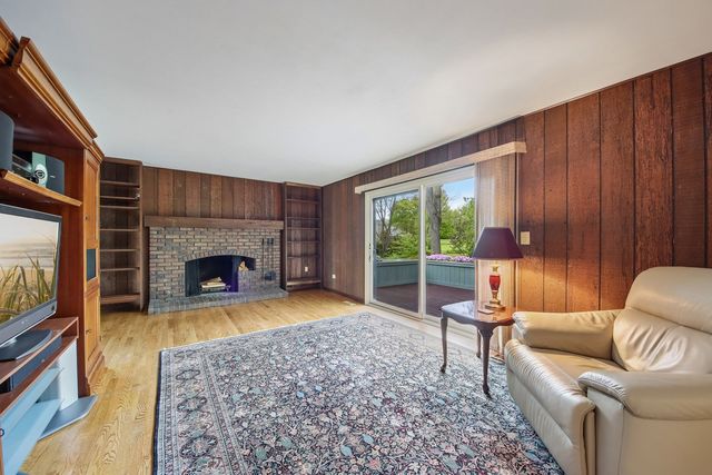 1152 Terre Drive, Libertyville, IL 60048