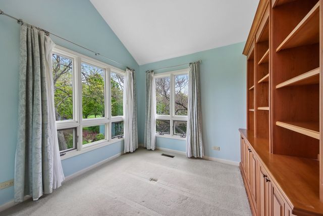 1152 Terre Drive, Libertyville, IL 60048