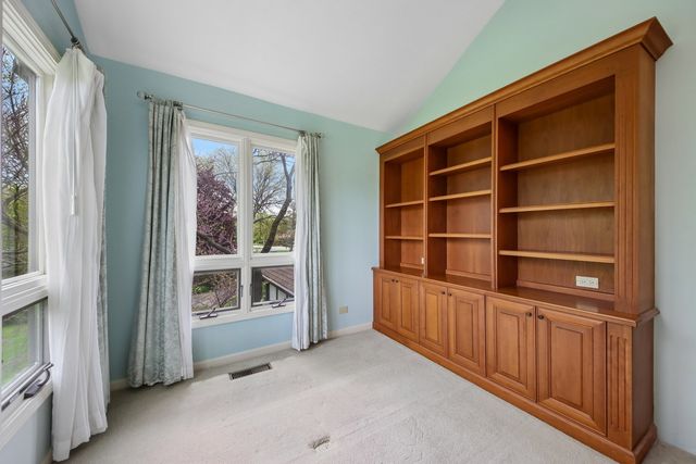 1152 Terre Drive, Libertyville, IL 60048