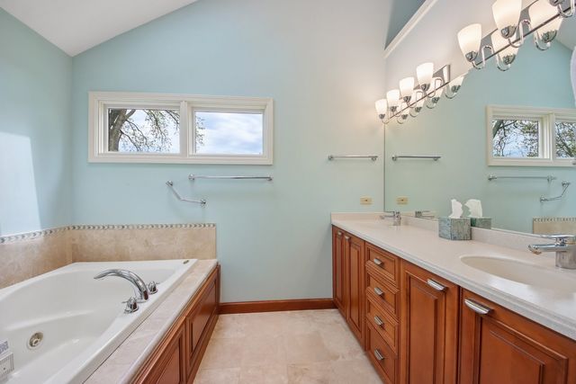 1152 Terre Drive, Libertyville, IL 60048