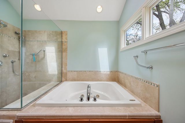 1152 Terre Drive, Libertyville, IL 60048
