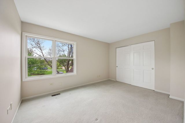 1152 Terre Drive, Libertyville, IL 60048