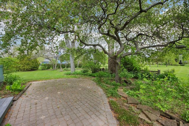 1152 Terre Drive, Libertyville, IL 60048