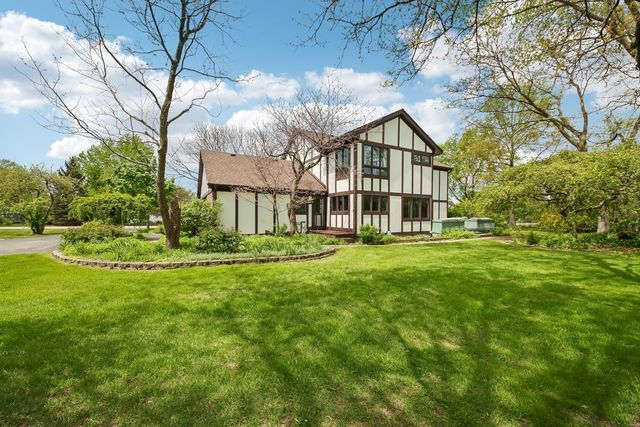 1152 Terre Drive, Libertyville, IL 60048