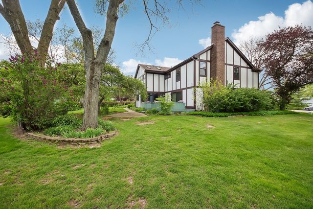 1152 Terre Drive, Libertyville, IL 60048