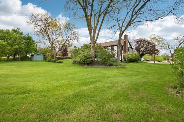 1152 Terre Drive, Libertyville, IL 60048