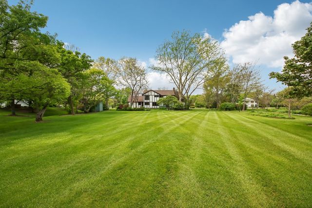 1152 Terre Drive, Libertyville, IL 60048