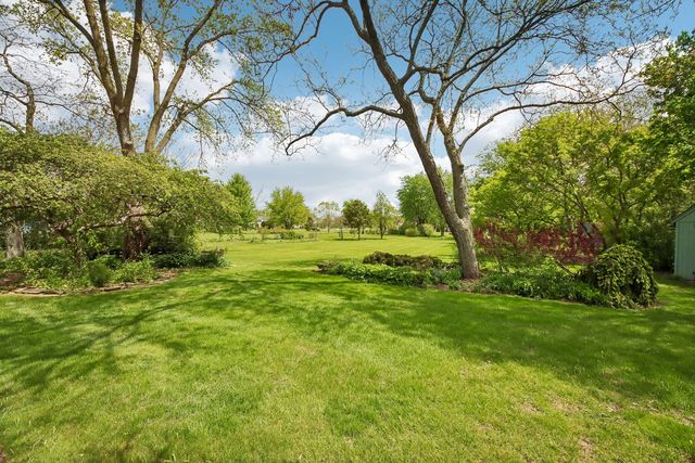 1152 Terre Drive, Libertyville, IL 60048