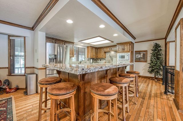 44455 Hillcrest Avenue, Shaver Lake, CA 93664