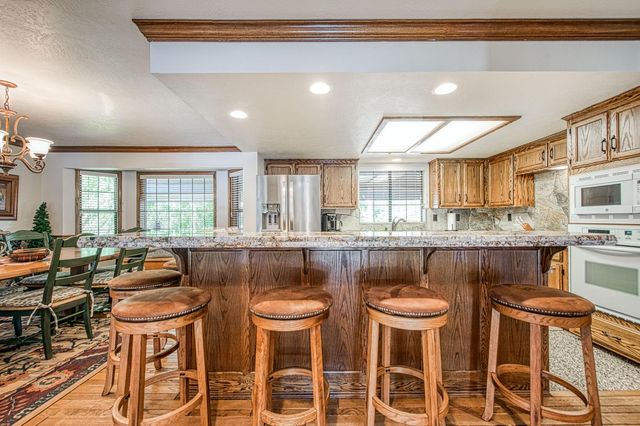 44455 Hillcrest Avenue, Shaver Lake, CA 93664