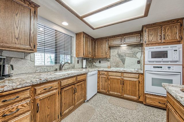 44455 Hillcrest Avenue, Shaver Lake, CA 93664