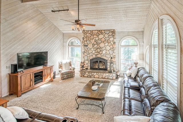 44455 Hillcrest Avenue, Shaver Lake, CA 93664