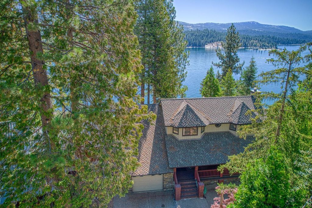 44455 Hillcrest Avenue, Shaver Lake, CA 93664