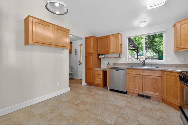 16755 Thompson Lane, Redding, CA 96001