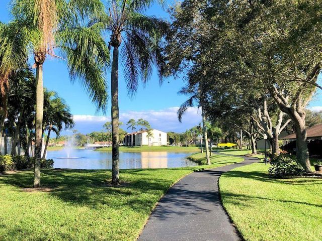 519 Shady Pine Way A2, Greenacres, FL 33415