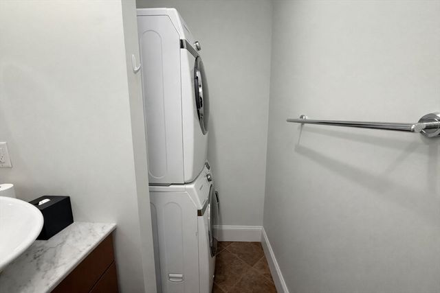 30 Market St 7, Lowell, MA 01852