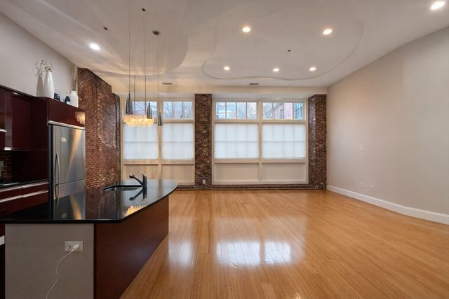 30 Market St 7, Lowell, MA 01852