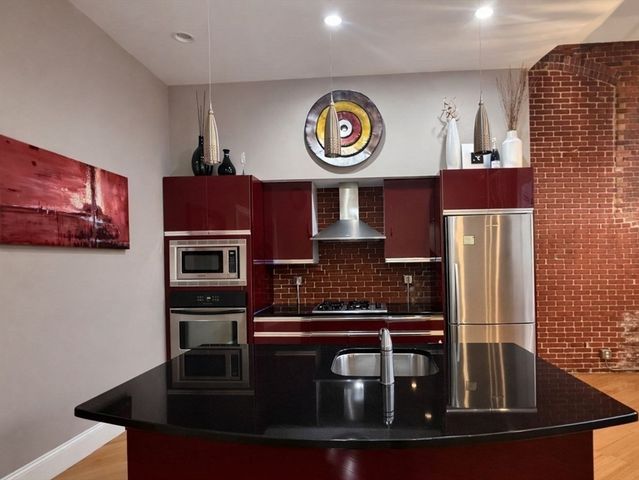 30 Market St 7, Lowell, MA 01852