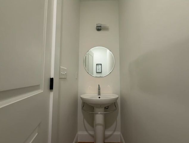 30 Market St 7, Lowell, MA 01852