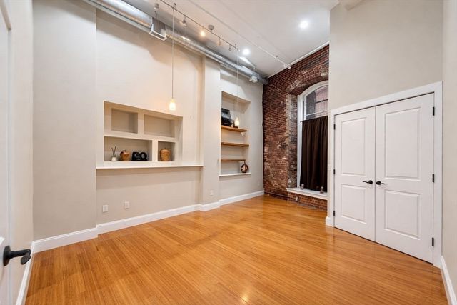 30 Market St 7, Lowell, MA 01852