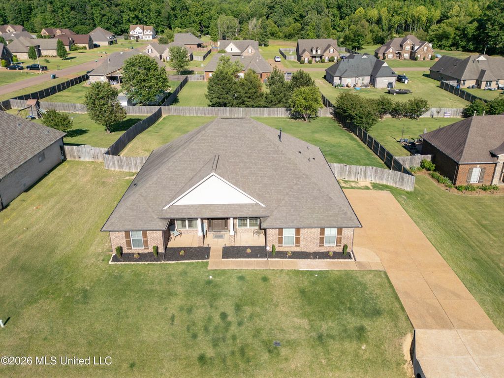 2126 Great Barrington Place, Nesbit, MS 38651