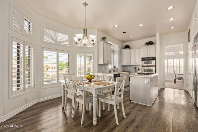 2012 E FREEPORT Lane, Gilbert, AZ 85234