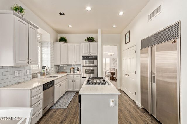 2012 E FREEPORT Lane, Gilbert, AZ 85234