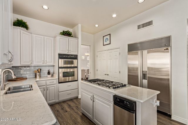 2012 E FREEPORT Lane, Gilbert, AZ 85234