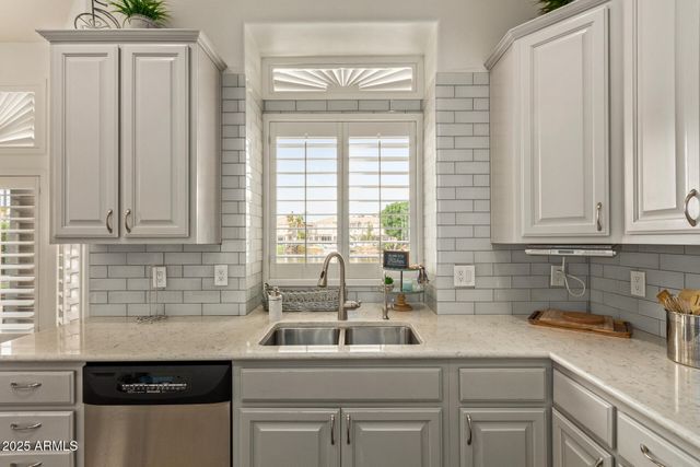 2012 E FREEPORT Lane, Gilbert, AZ 85234