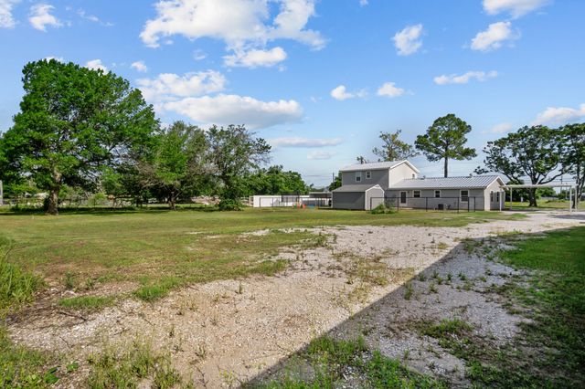 1060 E Reno Road, Reno, TX 76020