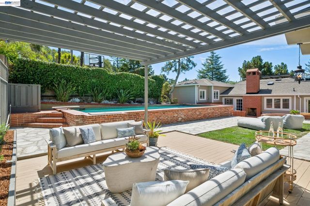 6427 ASCOT DR, Oakland, CA 94611
